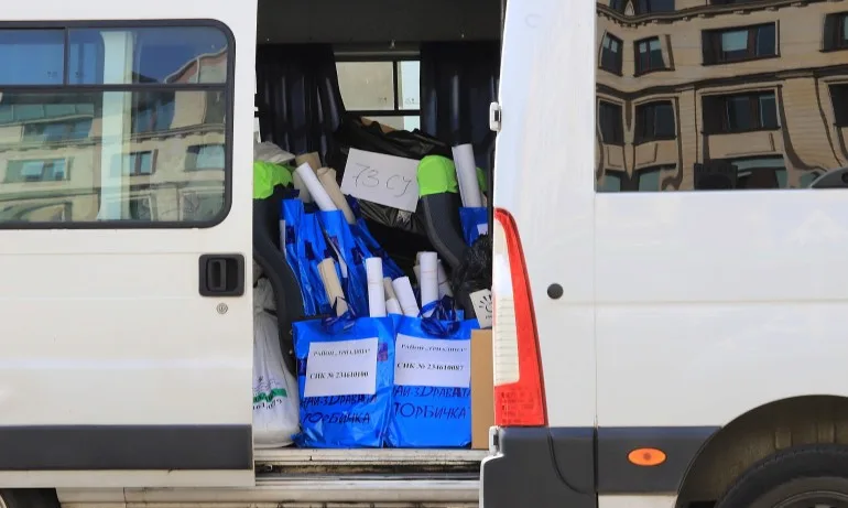 В Пловдивско раздават изборните книжа и разпределят машините за вота - Tribune.bg