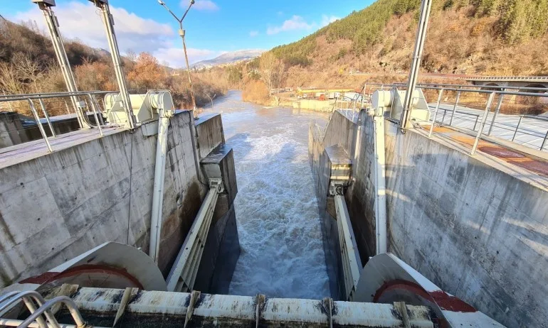 Плаващото сметище в Искър вече е напълно разчистено - Tribune.bg