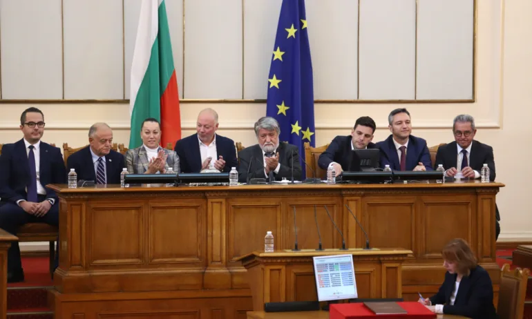 Избраха с абсолютно мнозинство заместник-председатели на НС - Tribune.bg