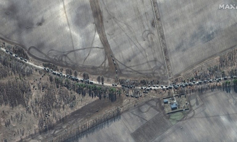 Руските военни конвои напредват към Киев, бомбардировки с жертви и ранени в Харков (СНИМКИ) - Tribune.bg