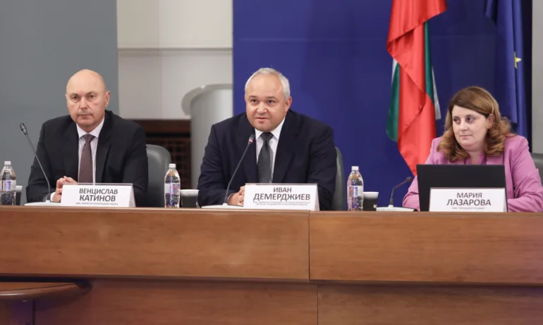 Държавата и неправителственият сектор със спешни мерки за войната по пътищата - Tribune.bg