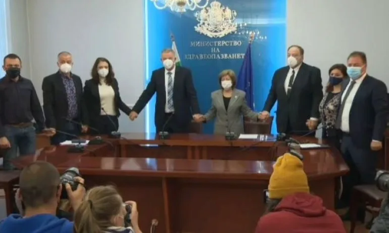 На фона на 310 починали за денонощието, Кацаров с нова пиар акция - Tribune.bg