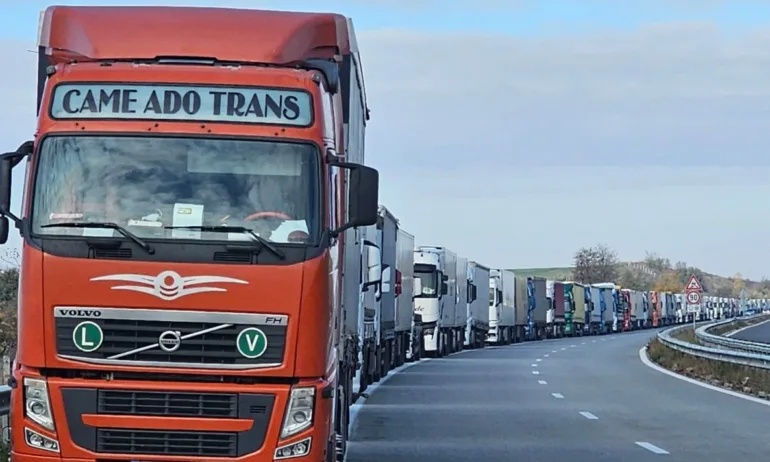 Километрични опашки от тирове пред Капитан Андреево вече над седмица - Tribune.bg