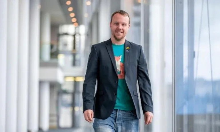 Човек на Радан призова от името на протестиращите ЕС да спре парите на България - Tribune.bg