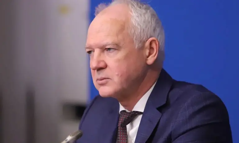 Васил Велев обяви за драстичен спад при завършващите средно образование - Tribune.bg