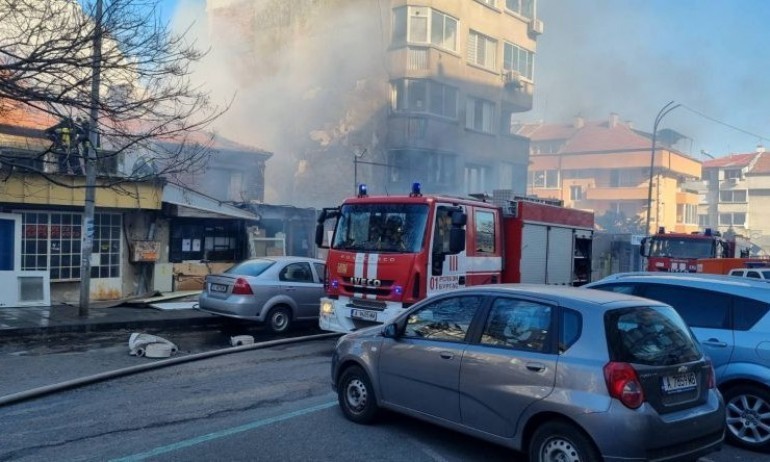 Непочистен комин е вероятната причина за пламналата къща в Бургас - Tribune.bg
