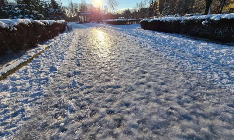 Поледици в събота, нов студен фронт преминава над страната - Tribune.bg