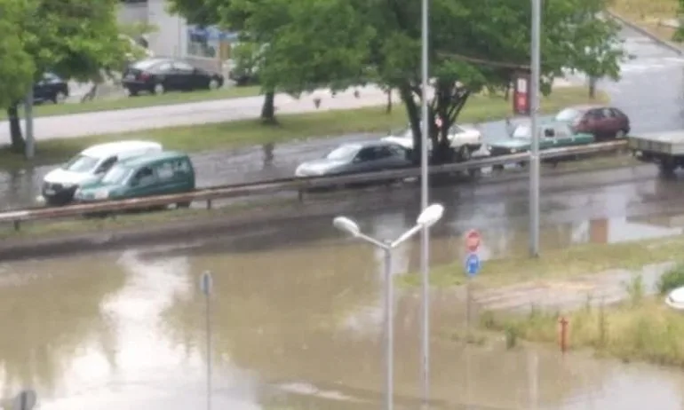 Пловдив е под вода – изсипа се силен дъжд и градушка - Tribune.bg