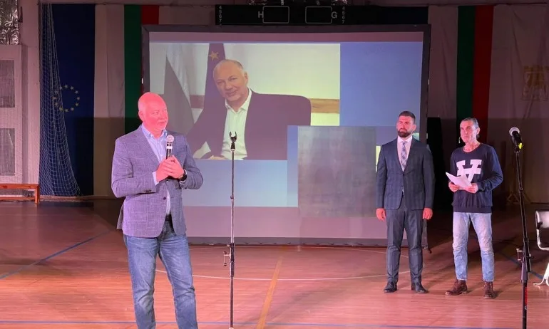 Росен Желязков: Зад харвардския чар стои озъбения реваншизъм и сянката на Държавна сигурност - Tribune.bg