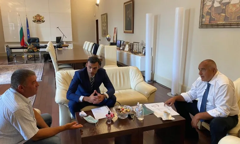 Борисов и кметът на Бяла Пеньо Ненов договориха изграждането на брегоукрепително съоръжение - Tribune.bg