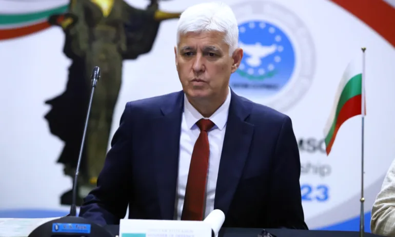 Военното министерство подготвя логистична операция за доставката на въоръжение за Украйна - Tribune.bg