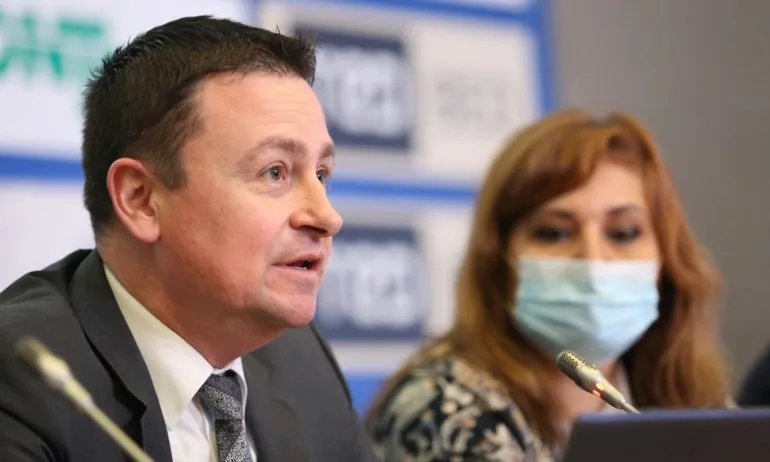 Деян Денев: В Европа ще има излишък на ваксини до няколко месеца - Tribune.bg