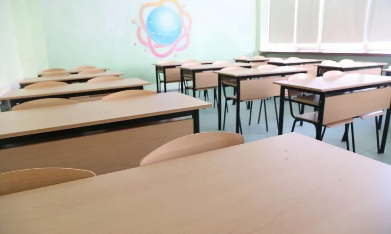Вариант: Първи в класните стаи се връщат учениците от 7, 8 и 12 клас - Tribune.bg
