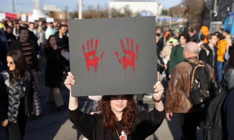 В подкрепа на протестите: Оркестърът на Сръбския национален театър преустановява дейността си - Tribune.bg