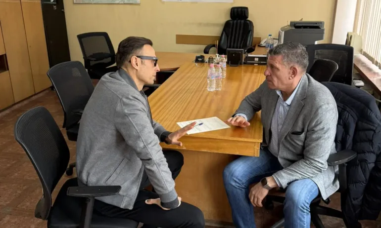 Глобиха Бербатов: зарязал пистолета си в неправилно паркирания си джип - Tribune.bg