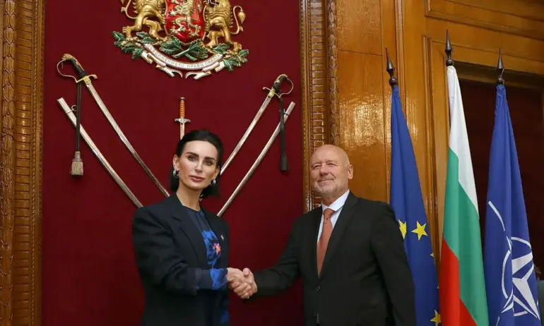 Тагарев обсъди с украинската посланичка нова военна помощ - Tribune.bg