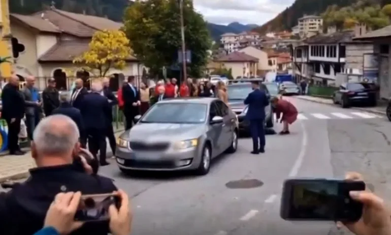 Радев си купи Октавия и отиде с нея да посреща унгарския президент - Tribune.bg