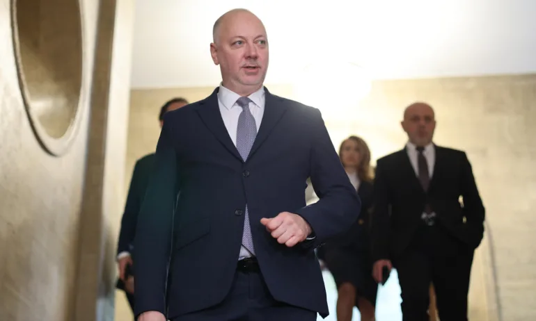 Депутатите гласуват кабинета Желязков - Tribune.bg