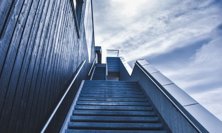 Сънища, в които се движите нагоре или надолу - Tribune.bg