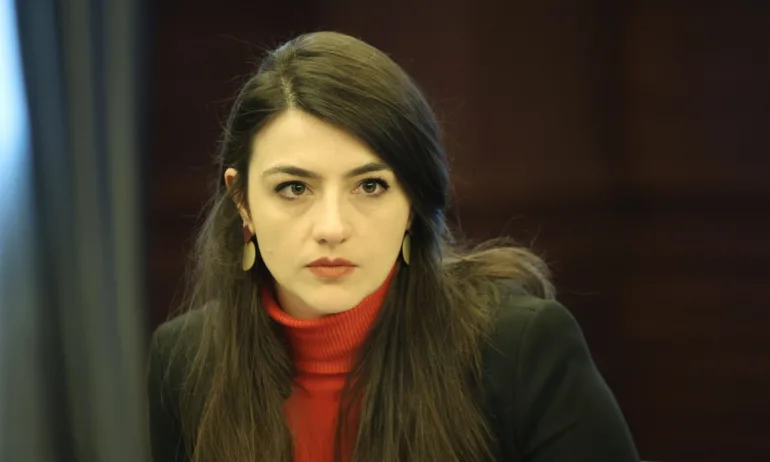 Лена Бориславова се обяви за смяна на състава на ЦИК след провеждане на всеки един вот - Tribune.bg