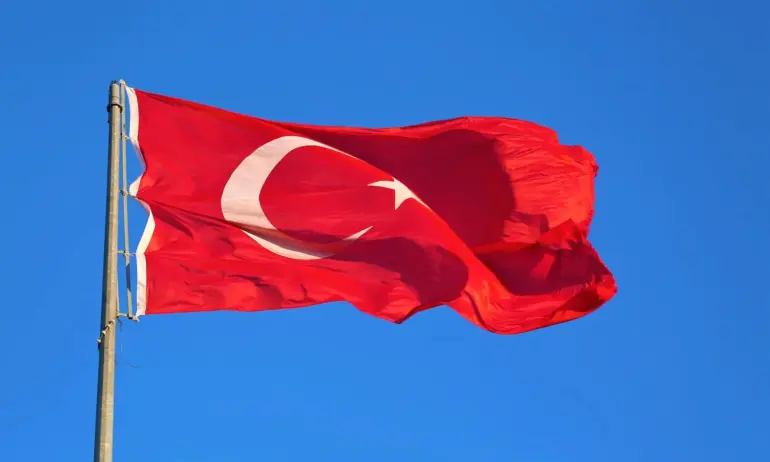 Полицай застреля двама свои колеги в Турция - Tribune.bg