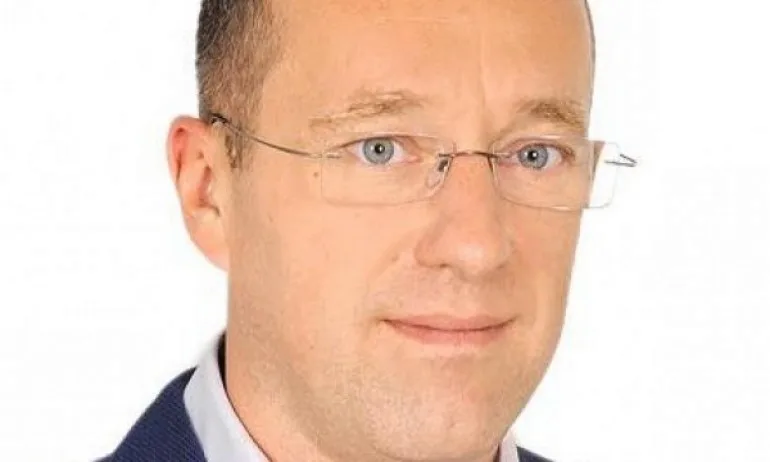 Хванат в крачка: Украински депутат гледа голи снимки по време на парламентарно заседание - Tribune.bg