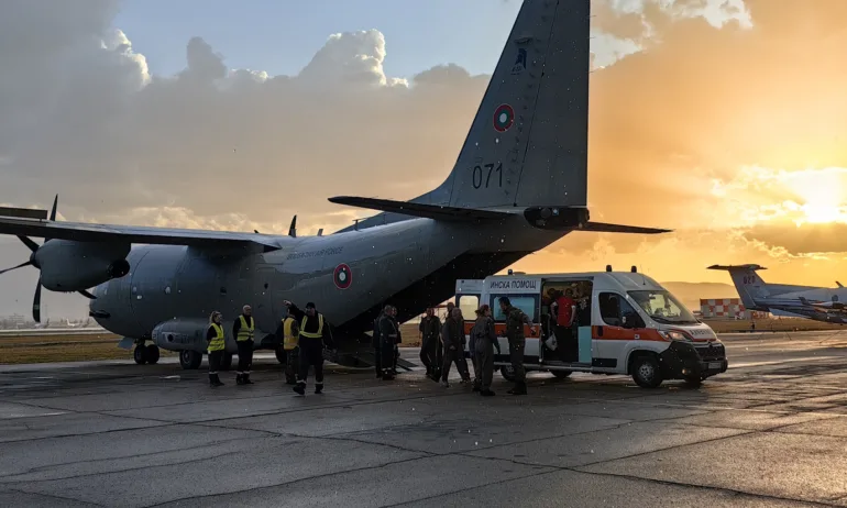 Военният самолет Спартан транспортира до София 8 от пострадалите в пожара в Кочани - (СНИМКИ) - Tribune.bg