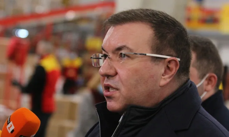 Масовата ваксинция може да започне през февруари или март, обяви здравният министър - Tribune.bg