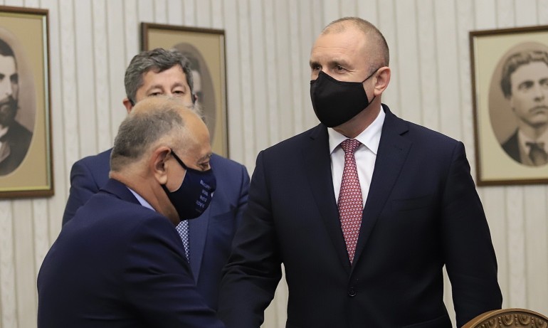 Атанасов: Радев да не се бърка, да си стои в президентството и да си президентства - Tribune.bg