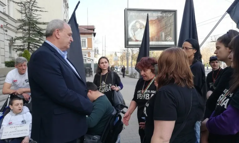 Kралев започва проверка срещу федерацията на скандалния професор от НСА - Tribune.bg