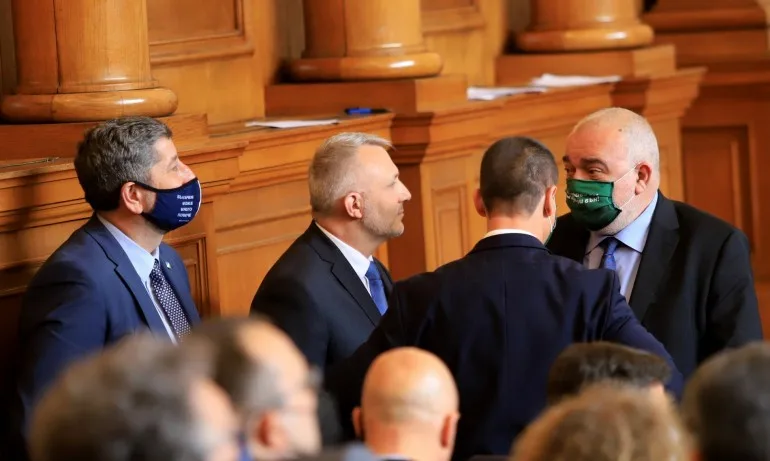 Депутати от Изправи се! Мутри, вън! с лобистка поправка тип Ванко 1 - Tribune.bg