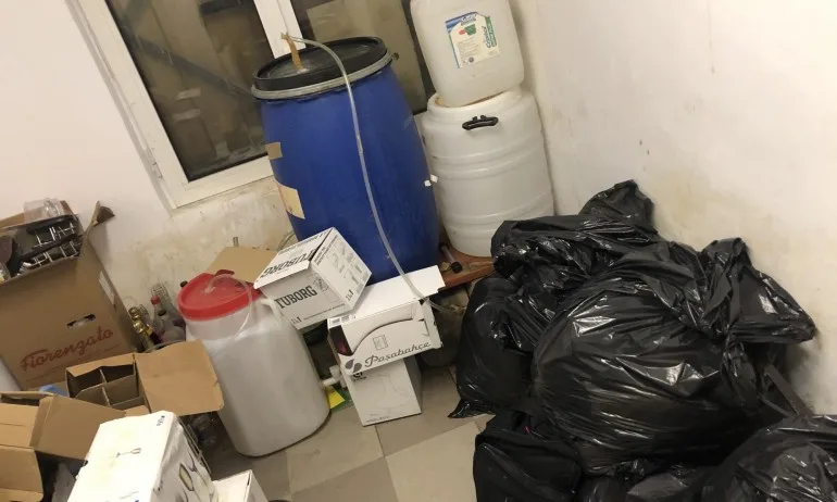 В хотел в Боровец спипаха 1400 литра гориво и близо 400 литра нелегален алкохол - Tribune.bg