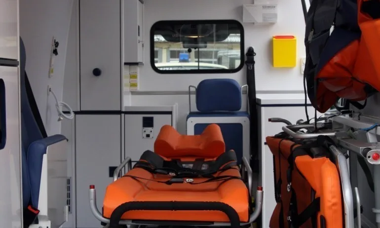 Правителството отпусна средства за закупуването на 42 високопроходими линейки - Tribune.bg