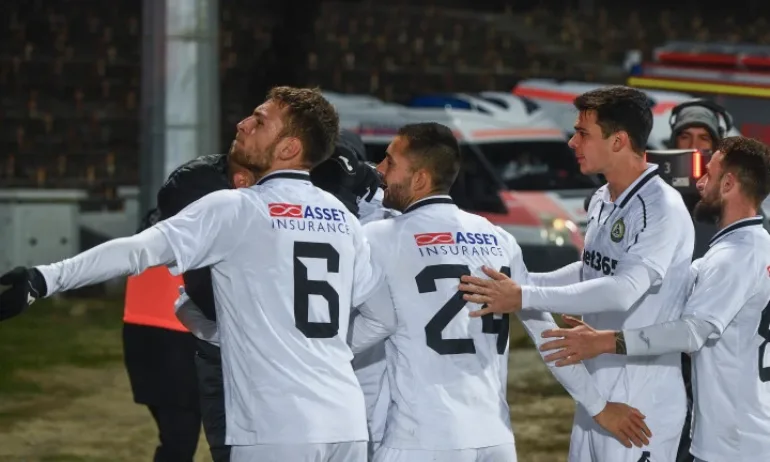 Славия нанесе болезнена загуба по шампионските амбиции Левски в най-старото