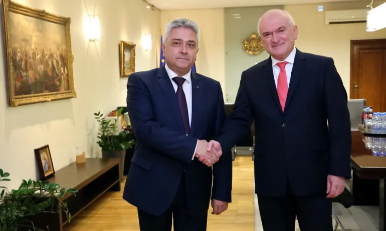 Главчев прие официално поста от бившия министър на външните работи - Tribune.bg
