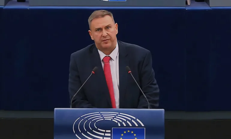 Емил Радев: Може ли Европа да си върне контрола на границите? - Tribune.bg