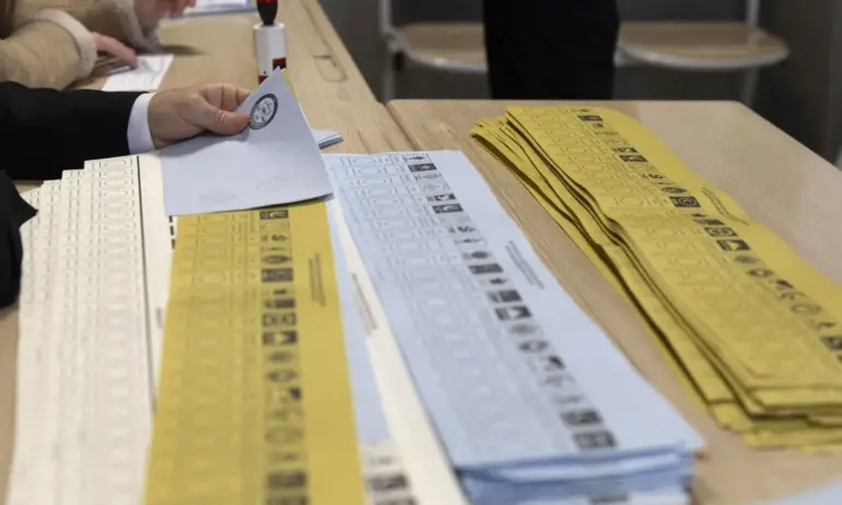 Изборите в Турция: Стрелба, бой с камъни и загинали - Tribune.bg