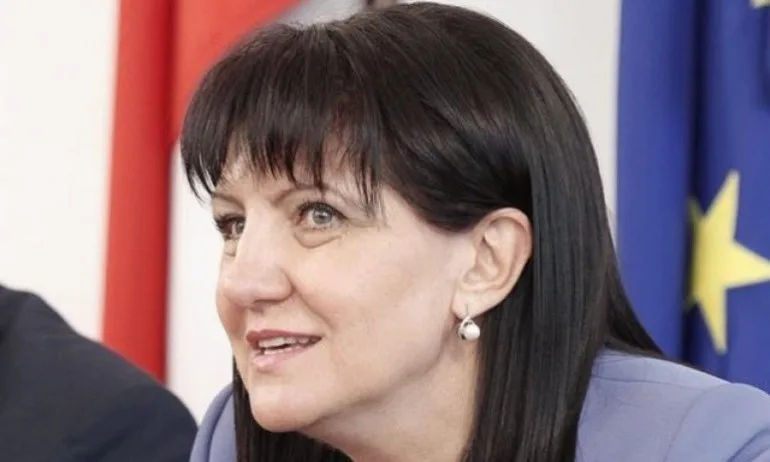 Караянчева за Кодекса за застраховането: Планирано е обществено обсъждане - Tribune.bg