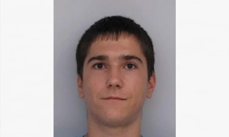 Полицията в Бургас издирва Жулиен Костадинов от Царево - Tribune.bg