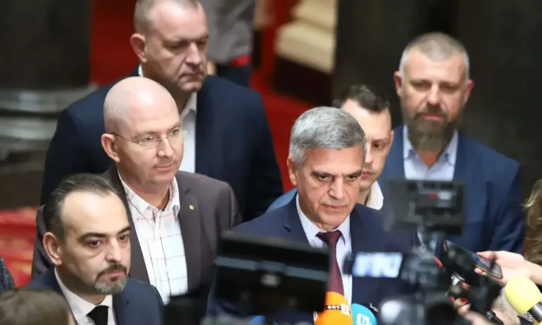 След отсъствие от зала, БВ обмисля кандидатура за председател на НС - Tribune.bg