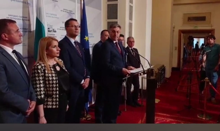 Карадайъ: Внесохме в парламента решение за приемане на Френското предложение на РСМ - Tribune.bg