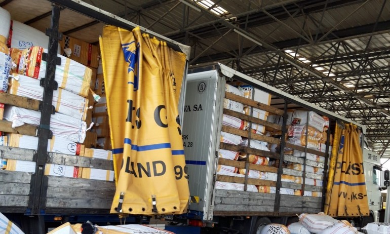 Над 50 000 маркови стоки задържаха митническите служители на МП Капитан Андреево - Tribune.bg