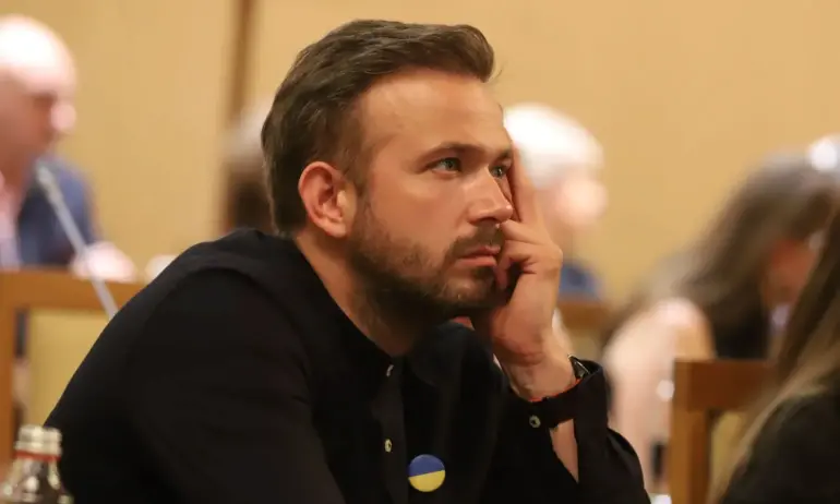 Актьор: Време е Румен Радев да напусне президентството - Tribune.bg