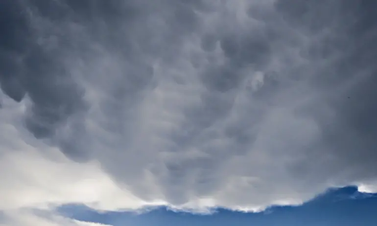 По-значителна облачност ще има над южната половина от страната и източните райони - Tribune.bg