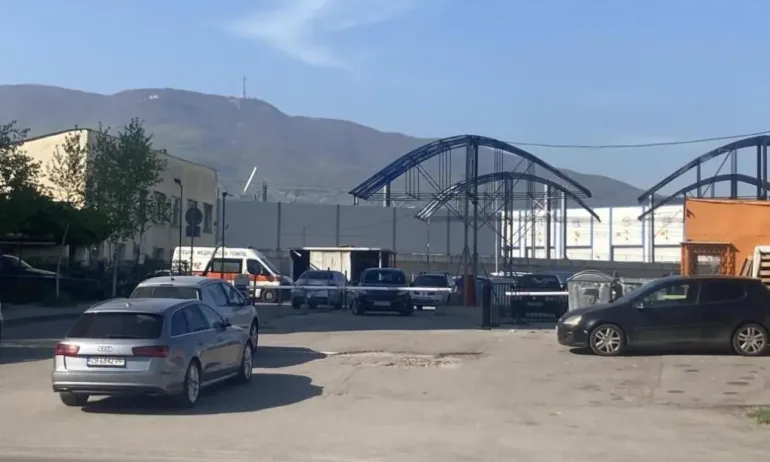 Работник се барикадира в кабинета на главния инженер в гараж Земляне - Tribune.bg