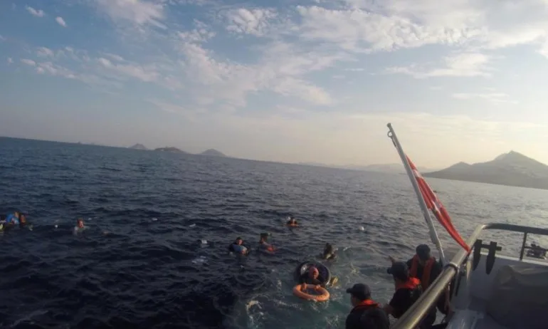 Лодка с мигранти потъна в Турция – има жертви - Tribune.bg