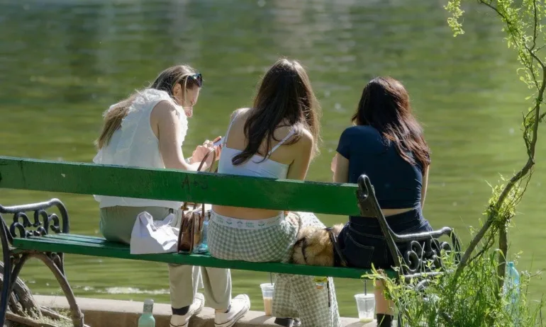 Предимно слънчево и до 17 градуса в понеделник - Tribune.bg