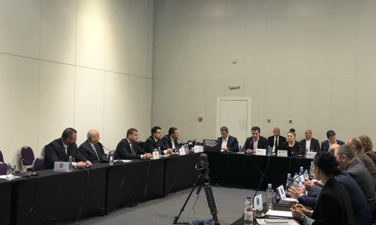 Продължават преговорите за правителство с мандата на Продължаваме промяната - Tribune.bg