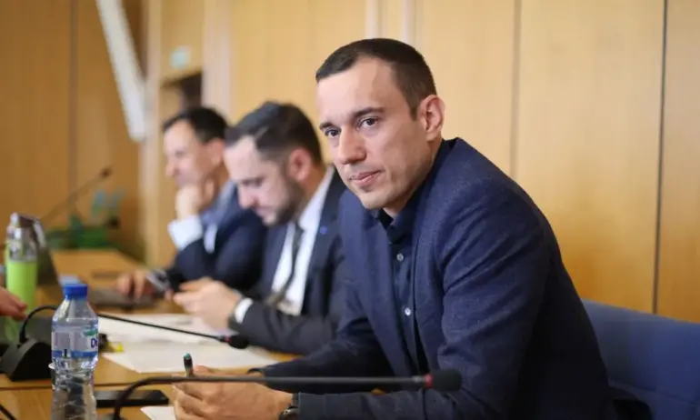 Васил Терзиев е доволен от работата на екипите след бурята в София - Tribune.bg