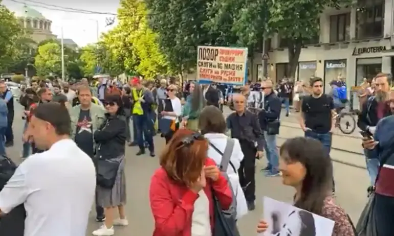 Шествие с искане за съдебна реформа пред Съдебната палата - Tribune.bg